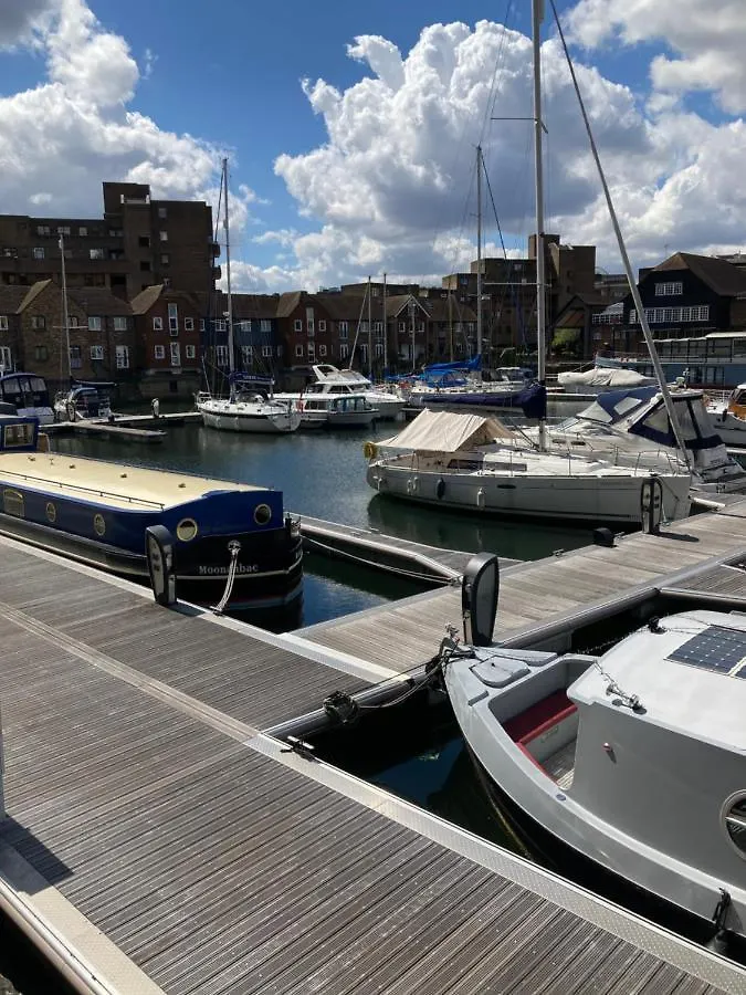 Entire Boat At St Katherine Docks 2 Available Select Using Room Options London 0*,