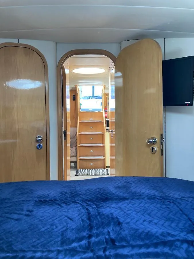 Entire Boat At St Katherine Docks 2 Available Select Using Room Options Λονδίνο