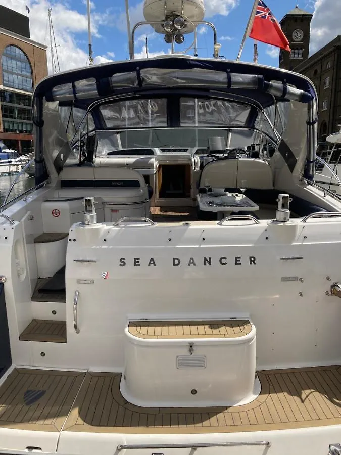 Entire Boat At St Katherine Docks 2 Available Select Using Room Options Λονδίνο Πλωτό κατάλυμα