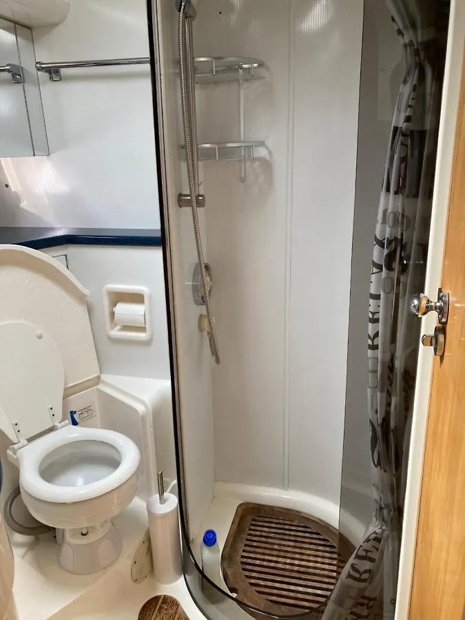 Πλωτό κατάλυμα Entire Boat At St Katherine Docks 2 Available Select Using Room Options Λονδίνο Ηνωμένο Βασίλειο