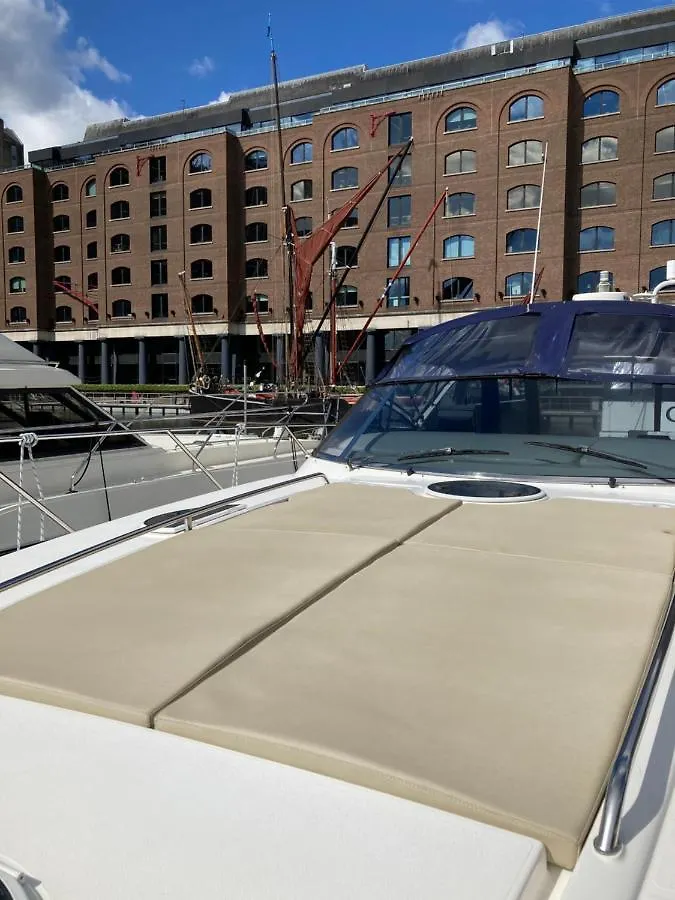 Πλωτό κατάλυμα Entire Boat At St Katherine Docks 2 Available Select Using Room Options Λονδίνο