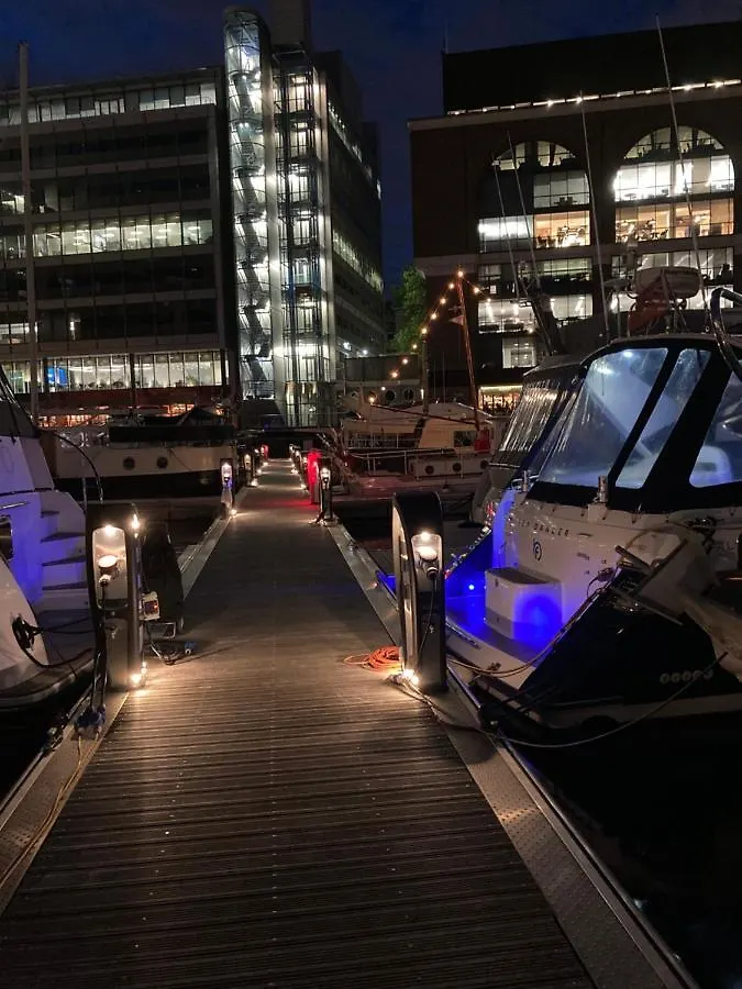Entire Boat At St Katherine Docks 2 Available Select Using Room Options Λονδίνο Ηνωμένο Βασίλειο