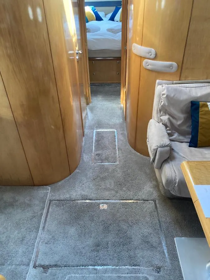 Πλωτό κατάλυμα Entire Boat At St Katherine Docks 2 Available Select Using Room Options Λονδίνο