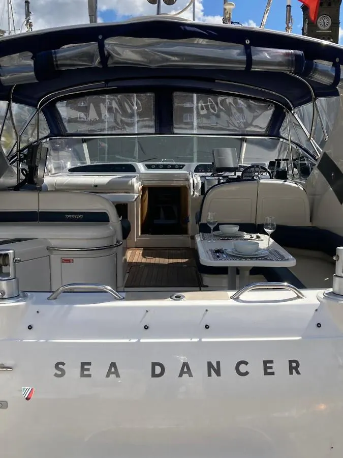 Πλωτό κατάλυμα Entire Boat At St Katherine Docks 2 Available Select Using Room Options Λονδίνο Ηνωμένο Βασίλειο