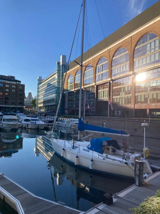 Πλωτό κατάλυμα Entire Boat At St Katherine Docks 2 Available Select Using Room Options Λονδίνο Ηνωμένο Βασίλειο
