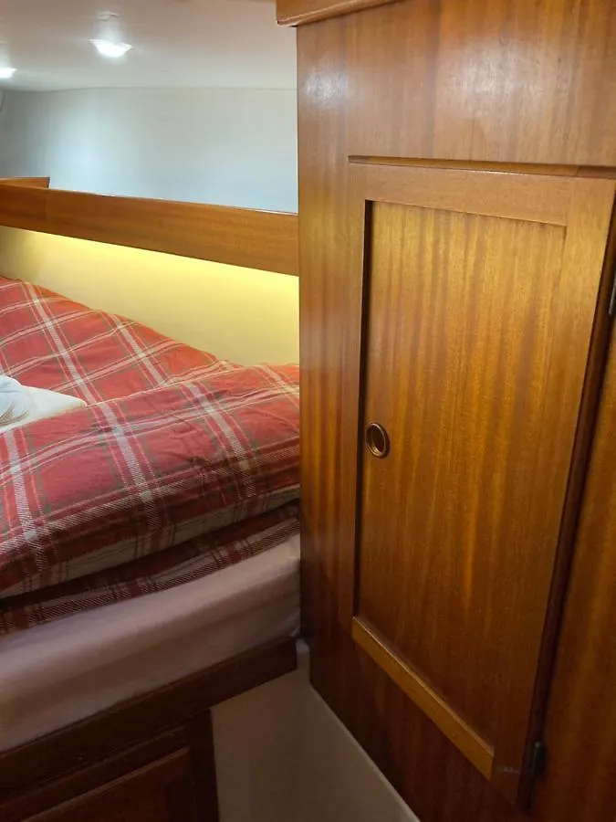 Entire Boat At St Katherine Docks 2 Available Select Using Room Options Λονδίνο