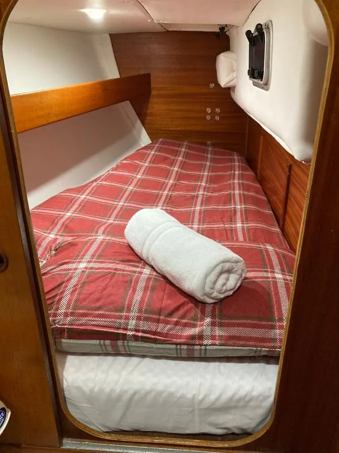 Entire Boat At St Katherine Docks 2 Available Select Using Room Options Λονδίνο Πλωτό κατάλυμα